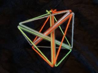 Drei zueinander senkrechte Kreuze mit den Ecken des Oktaeders